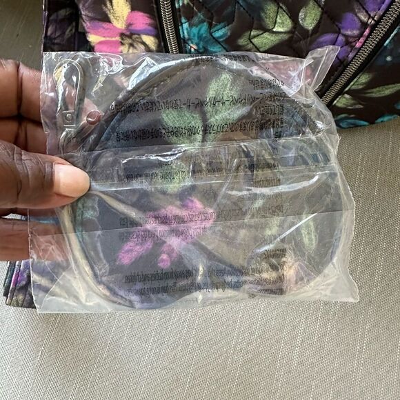 LUG Swivel Convertible Crossbody Bag & Heart Shape Pouch - Picture 5 of 9